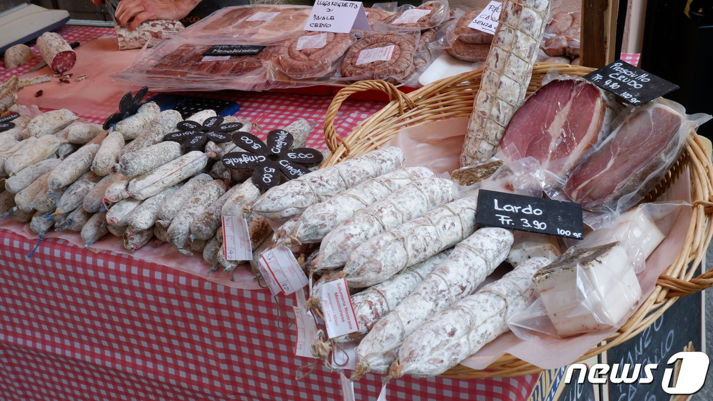 본문 이미지 - 눈길을 사로잡는 독특한 모양의 살루미들ⓒ News1 