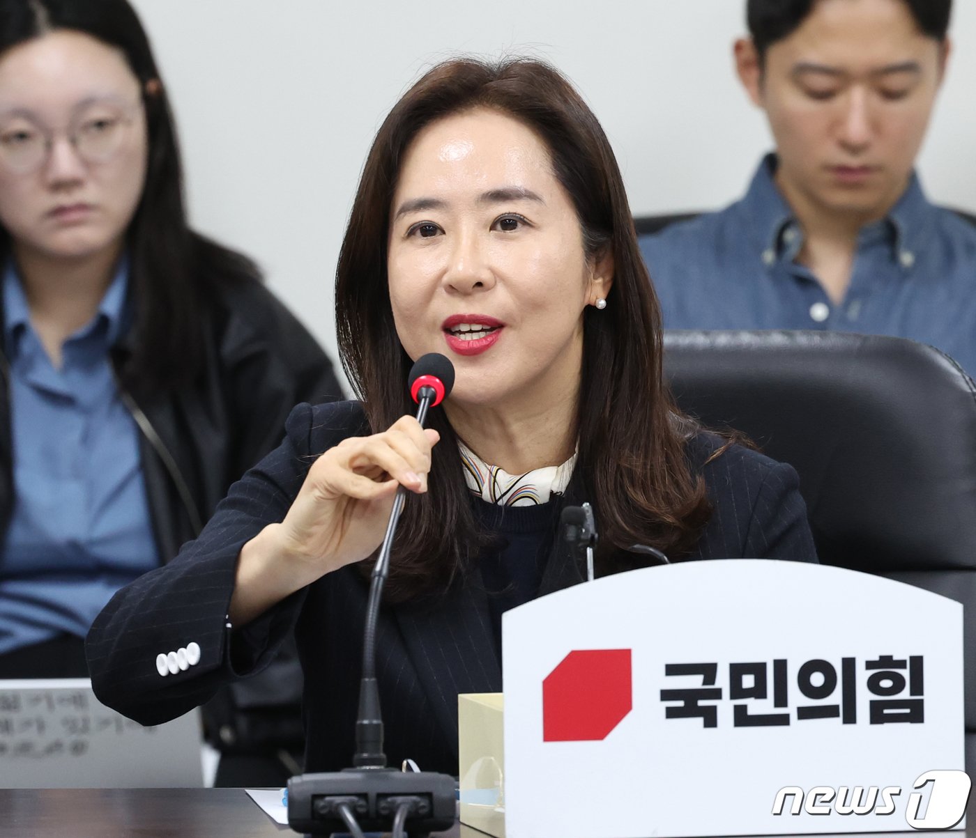 본문 이미지 - 경희대 국제대학 교수인 이젬마 국민의힘 혁신위원이 27일 오후 서울 여의도 국민의힘 당사에서 열린 제1차 혁신위원회 전체회의에서 발언을 하고 있다. 2023.10.27/뉴스1 ⓒ News1 송원영 기자