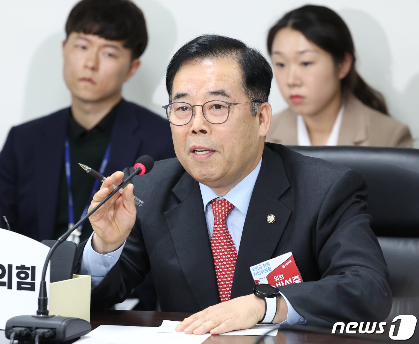 본문 이미지 - 서초을 의원인 박성중 국민의힘 혁신위원이 27일 오후 서울 여의도 국민의힘 당사에서 열린 제1차 혁신위원회 전체회의에서 발언을 하고 있다. 2023.10.27/뉴스1 ⓒ News1 송원영 기자