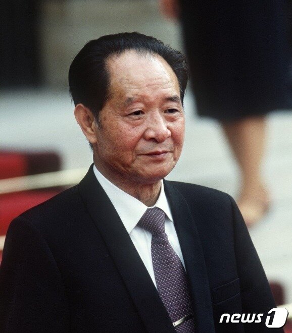 본문 이미지 - 후야오방 전총서기 - 위키피디아 갈무리