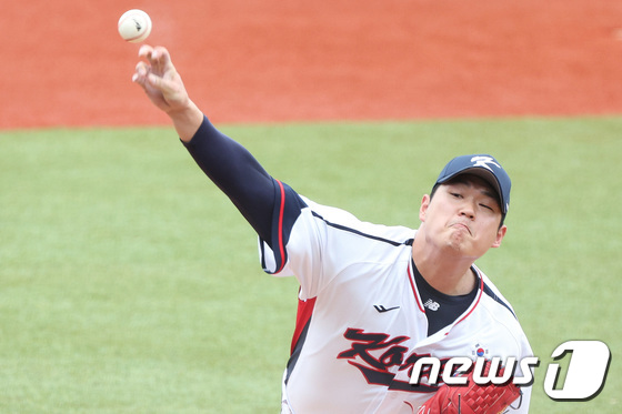 Lotte Giants Pitcher Na Kyun-an Denies Allegations of Spousal Assault and Infidelity: Legal Representative Releases Statement