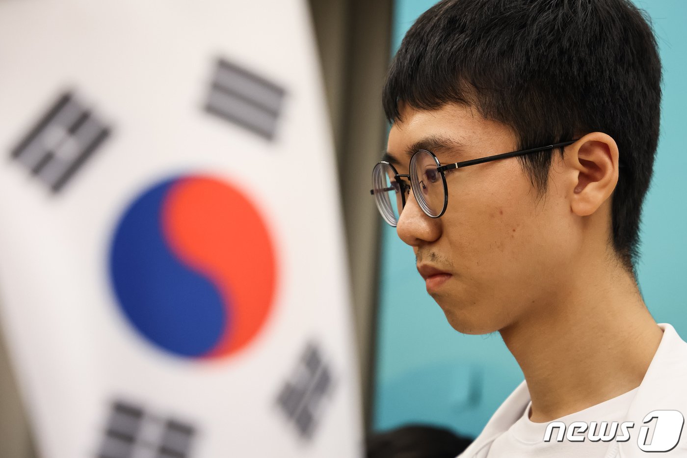 본문 이미지 - 변상일 9단이 3일 중국 항저우 치위안 체스홀에서 열린 2022 항저우 아시안게임 바둑 남자 단체전 결승에서 중국 리친청과 대국하고 있다. 2023.10.3/뉴스1 ⓒ News1 유승관 기자