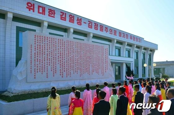 북한, 연포온실농장에 '김정은 혁명사적비' 건립