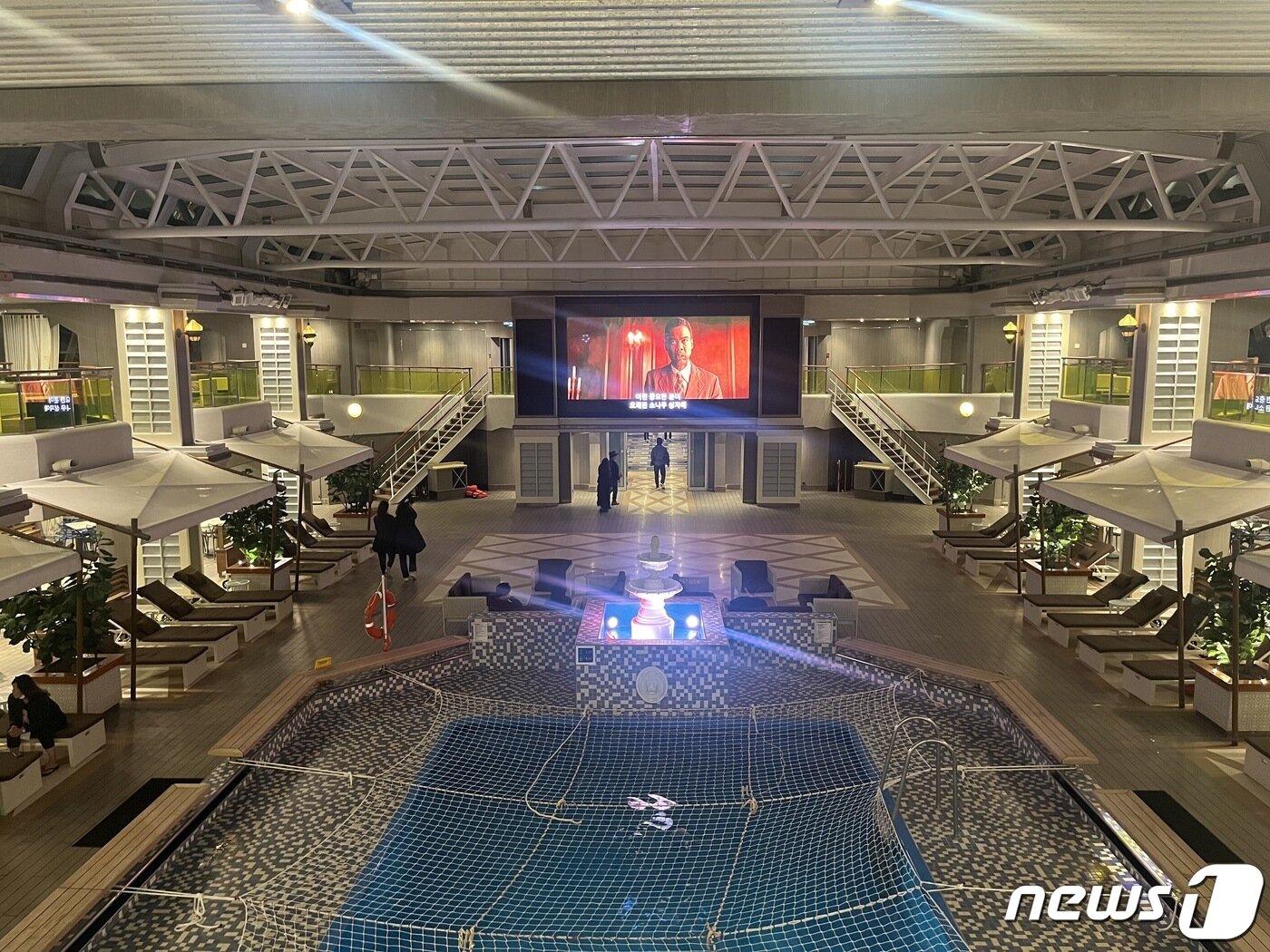 본문 이미지 - 정적인 활동을 선호하는 승객들은 9층 리오 솔레에서 영화를 감상할 수 있다.  ⓒ 뉴스1