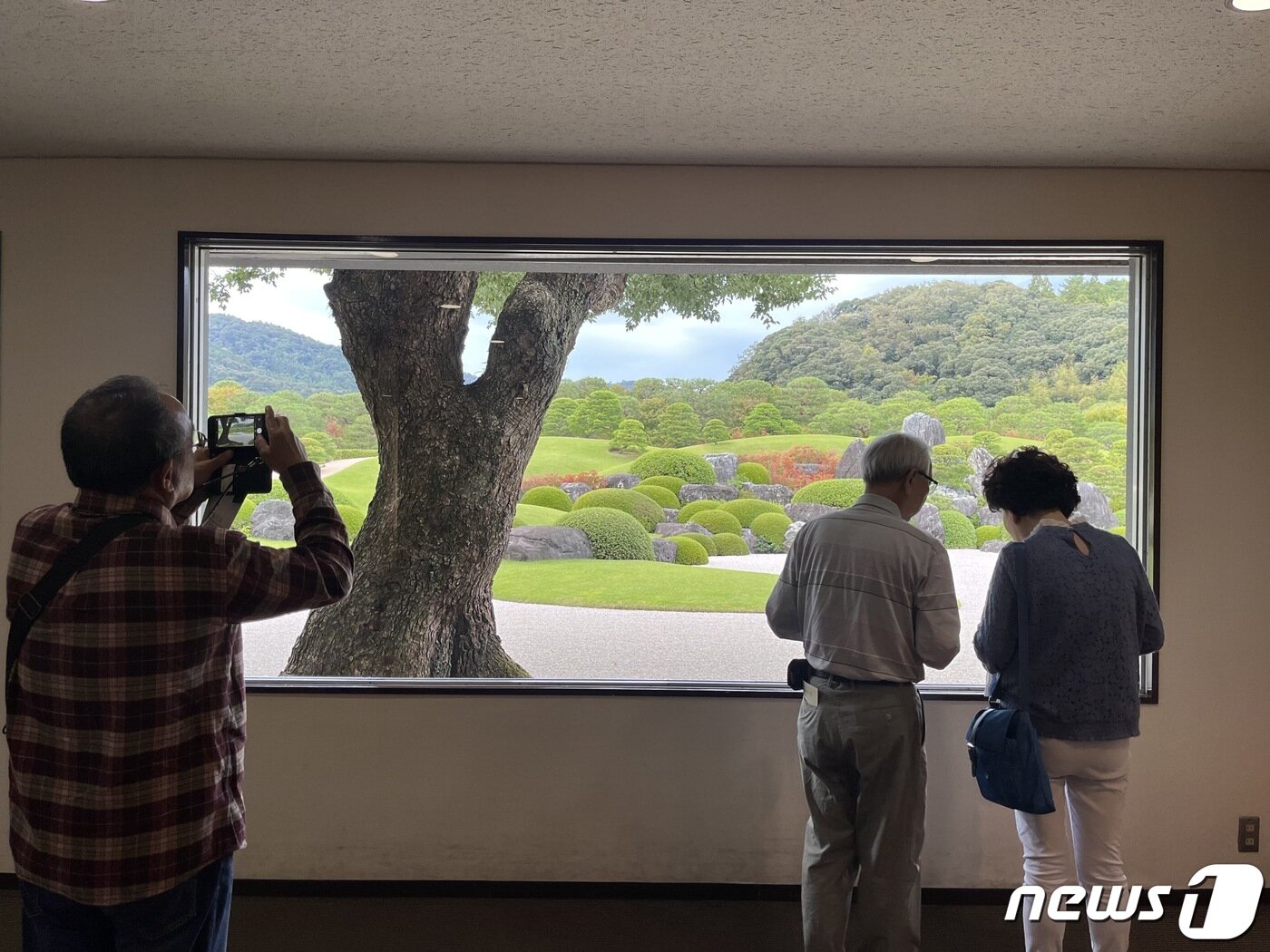 본문 이미지 - 창문은 마치 액자같았고, 그림 작품을 감상하는 듯한 느낌도 들었다. ⓒ 뉴스1
