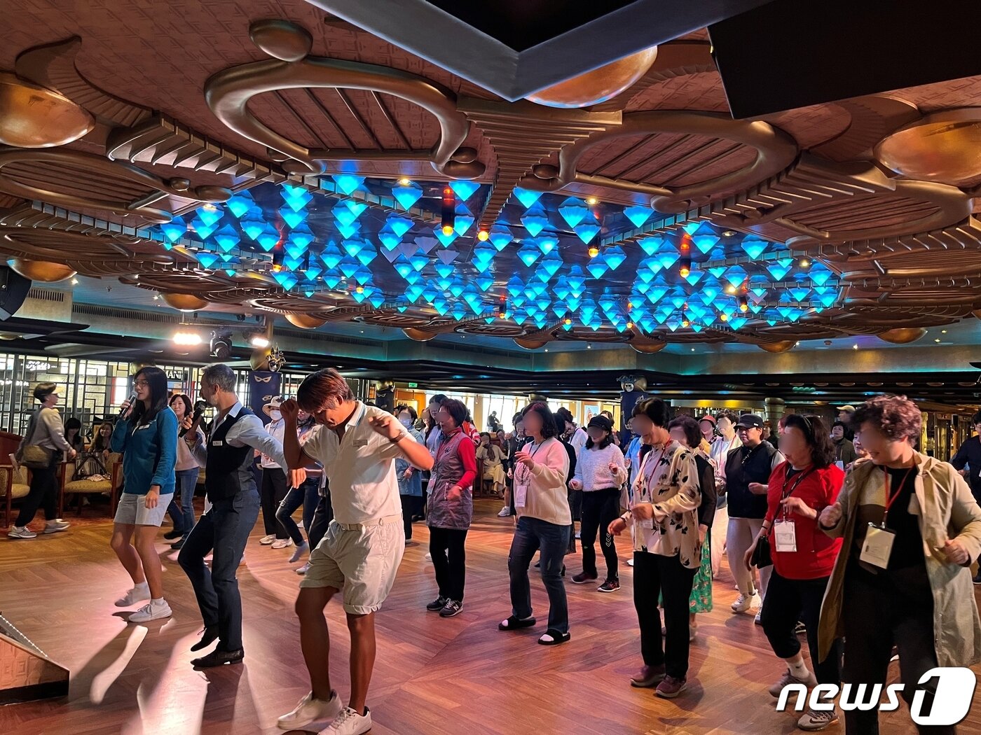 본문 이미지 - 매일 밤 5층 아폴로 그랜드홀에서 댄스 파티가 열렸다. ⓒ 뉴스1