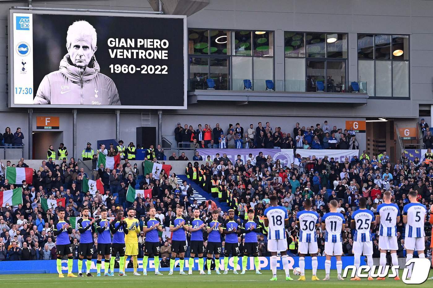 본문 이미지 - 벤트로네 코치를 추모하는 토트넘 선수들ⓒ AFP=뉴스1
