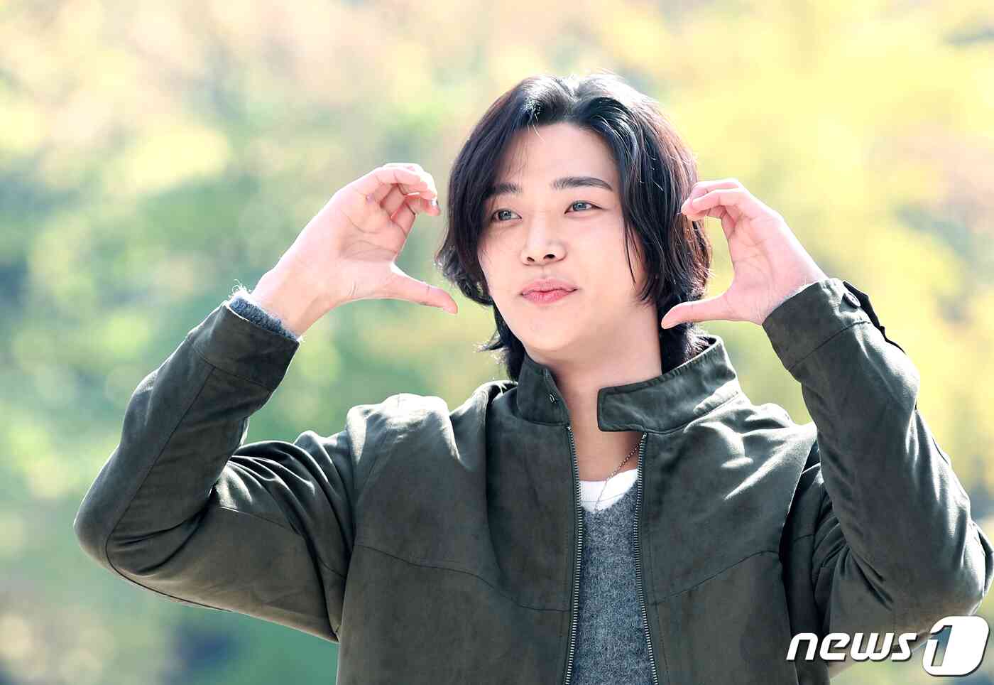 배우 로운이 눈부신 비주얼을 뽐냈다. © News1 권현진 기자