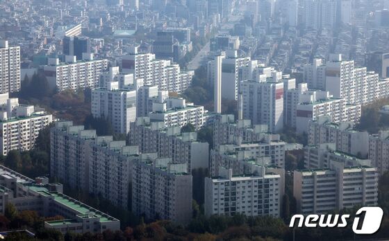 서울 강남구 무역센터에서 바라본 서울 송파구의 아파트 단지들. 2023,10.30/뉴스1 © News1 김진환 기자
