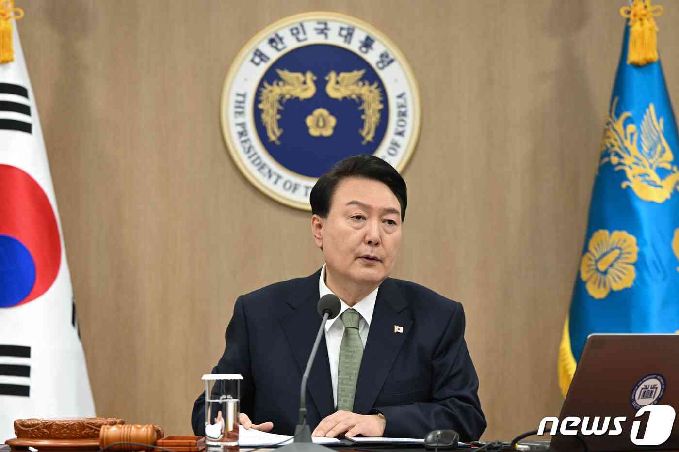 윤석열 대통령이 30일 용산 대통령실 청사에서 열린 제45회 국무회의를 주재하며 모두발언을 하고 있다. (대통령실 제공) 2023.10.30/뉴스1 © News1 오대일 기자