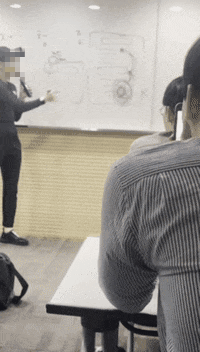 본문 이미지 - 전청조씨가 B업체에서 진행한 창업 세미나에 '스페셜 게스트'로 등장해 강연 중인 모습. (제보자 제공)