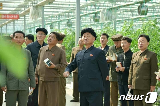 김덕훈 북한 총리, 함북 제철·기계·수산·농장 등 점검