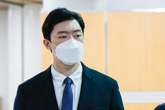 '전두환 손자' 전우원, AI로 웹툰 연재…아빠 불륜·새엄마 갈등 전부 폭로