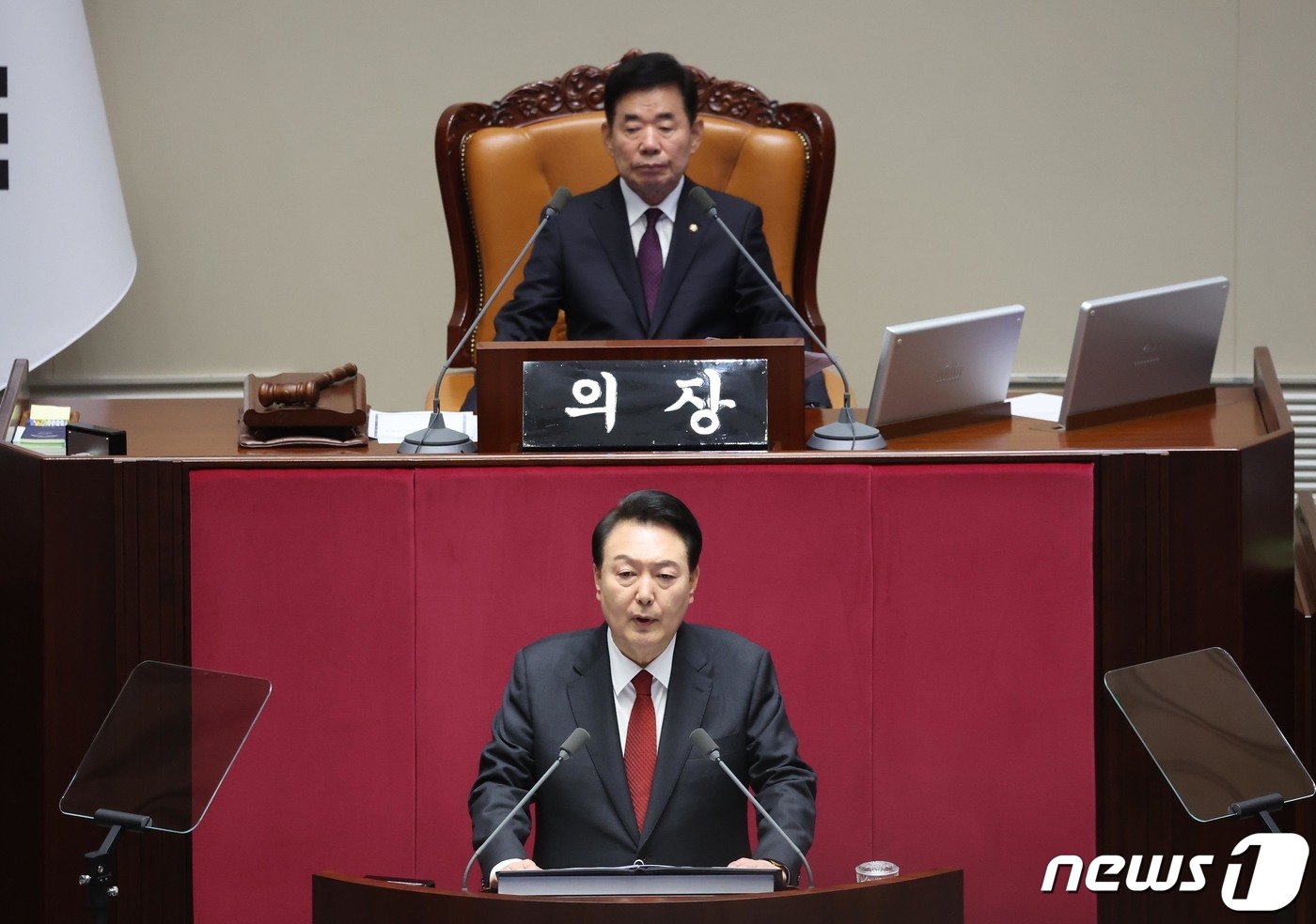 본문 이미지 - 윤석열 대통령이 31일 오전 국회 본회의장에서 내년도 정부 예산안에 대한 시정연설을 하고 있다. (공동취재) 2023.10.31/뉴스1 ⓒ News1 송원영 기자