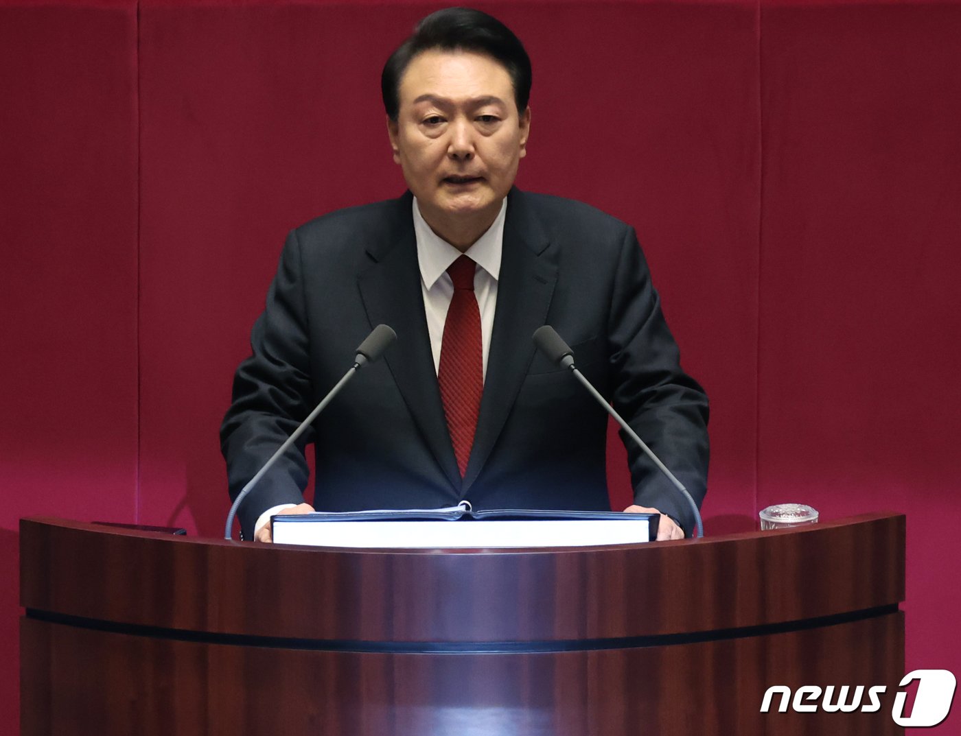 본문 이미지 - 윤석열 대통령이 31일 서울 여의도 국회 본회의장에서 2024년도 예산안에 대한 시정연설을 하고 있다. 2023.10.31/뉴스1 ⓒ News1 송원영 기자