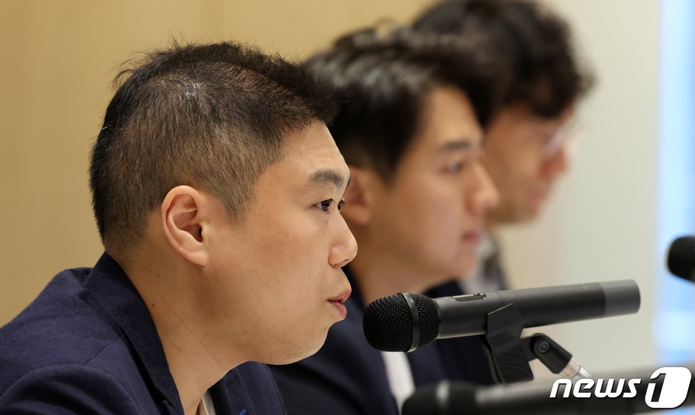 김본환 로앤컴퍼니 대표이사가 4일 오전 서울 강남구 로앤컴퍼니 사옥에서 열린 &#39;로톡 변호사 123인 전원 징계 취소&#39; 관련 기자간담회에서 발언하고 있다. 2023.10.4/뉴스1 ⓒ News1 김성진 기자