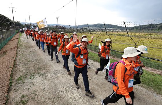 통일부, DMZ 접경지 횡단하는 '통일 걷기' 행사 개최