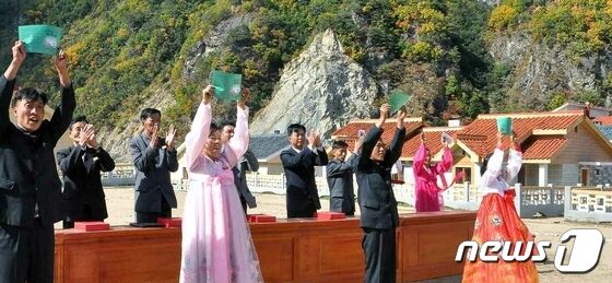 북한 양강도 곳곳에서 살림집 입사모임…