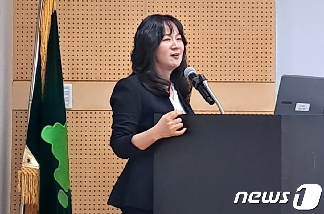 지난 4일 대전대 30주년기념관에서 열린 ‘동구 발전을 위한 대전권 대학협의회 정책포럼’에서 조현숙 대전대 교수가 동구의 로컬브랜드 개발 방향에 관해 설명하고 있다. /뉴스1 ⓒNews1 최일 기자