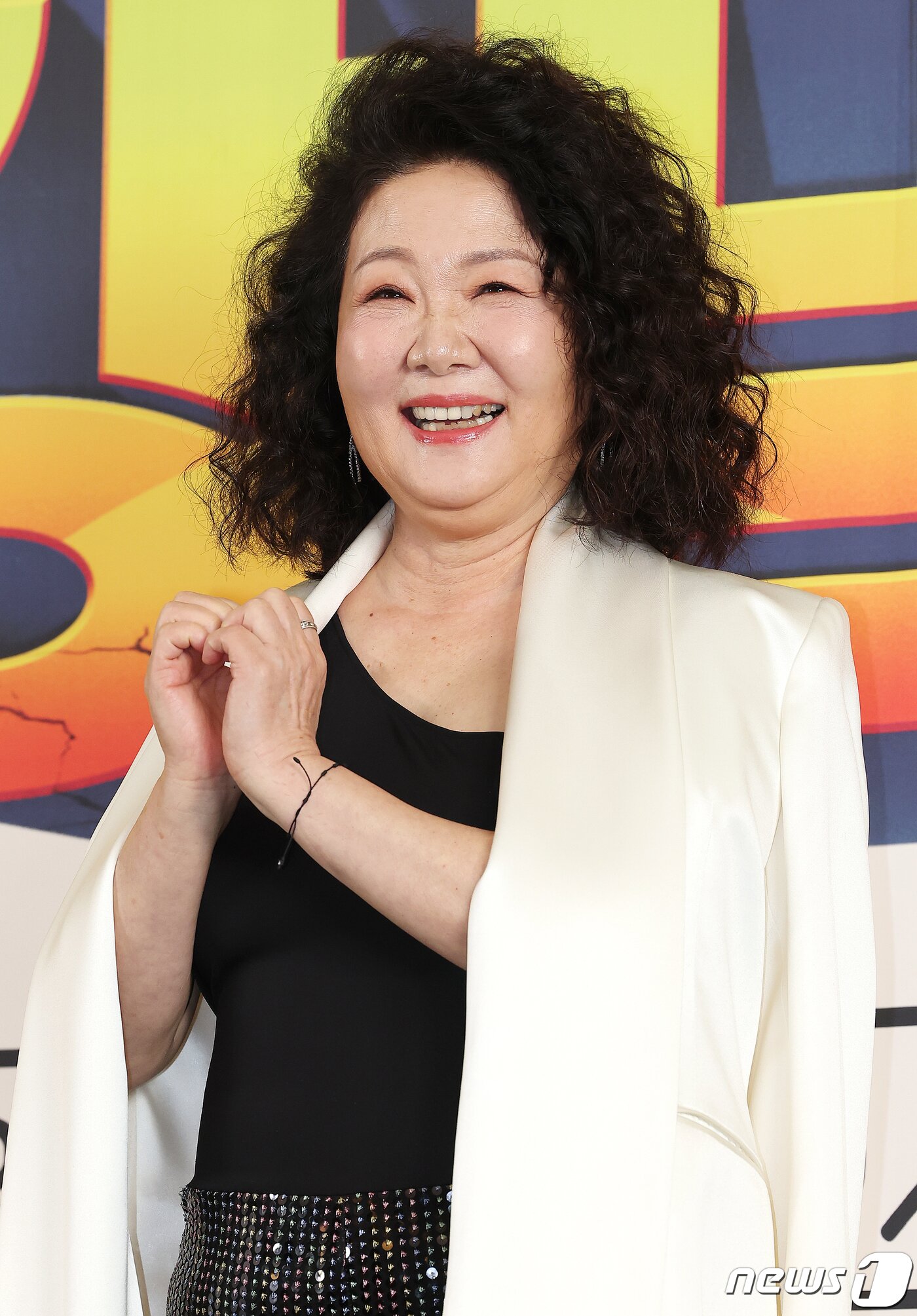 본문 이미지 - 배우 김해숙이 5일 오후 서울 마포구 상암동 스탠포드 호텔 코리아에서 열린 JTBC 새 토일드라마 ‘힘쎈여자 강남순’ 제작발표회에서 포즈를 취하고 있다. '힘쎈여자 강남순'은 선천적으로 놀라운 괴력을 타고난 3대 모녀가 강남을 중심으로 벌어지는 신종마약범죄의 실체를 파헤치는 코믹범죄맞짱극으로 오는 7일 오후 10시 50분 첫 방송된다. 2023.10.5/뉴스1 ⓒ News1 김진환 기자