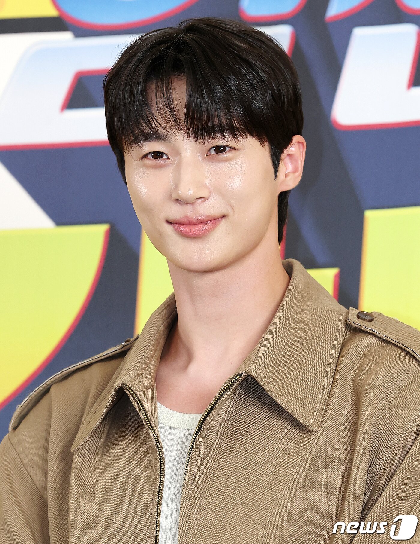 본문 이미지 - 배우 변우석이 5일 오후 서울 마포구 상암동 스탠포드 호텔 코리아에서 열린 JTBC 새 토일드라마 ‘힘쎈여자 강남순’ 제작발표회에서 포즈를 취하고 있다. '힘쎈여자 강남순'은 선천적으로 놀라운 괴력을 타고난 3대 모녀가 강남을 중심으로 벌어지는 신종마약범죄의 실체를 파헤치는 코믹범죄맞짱극으로 오는 7일 오후 10시 50분 첫 방송된다. 2023.10.5/뉴스1 ⓒ News1 김진환 기자