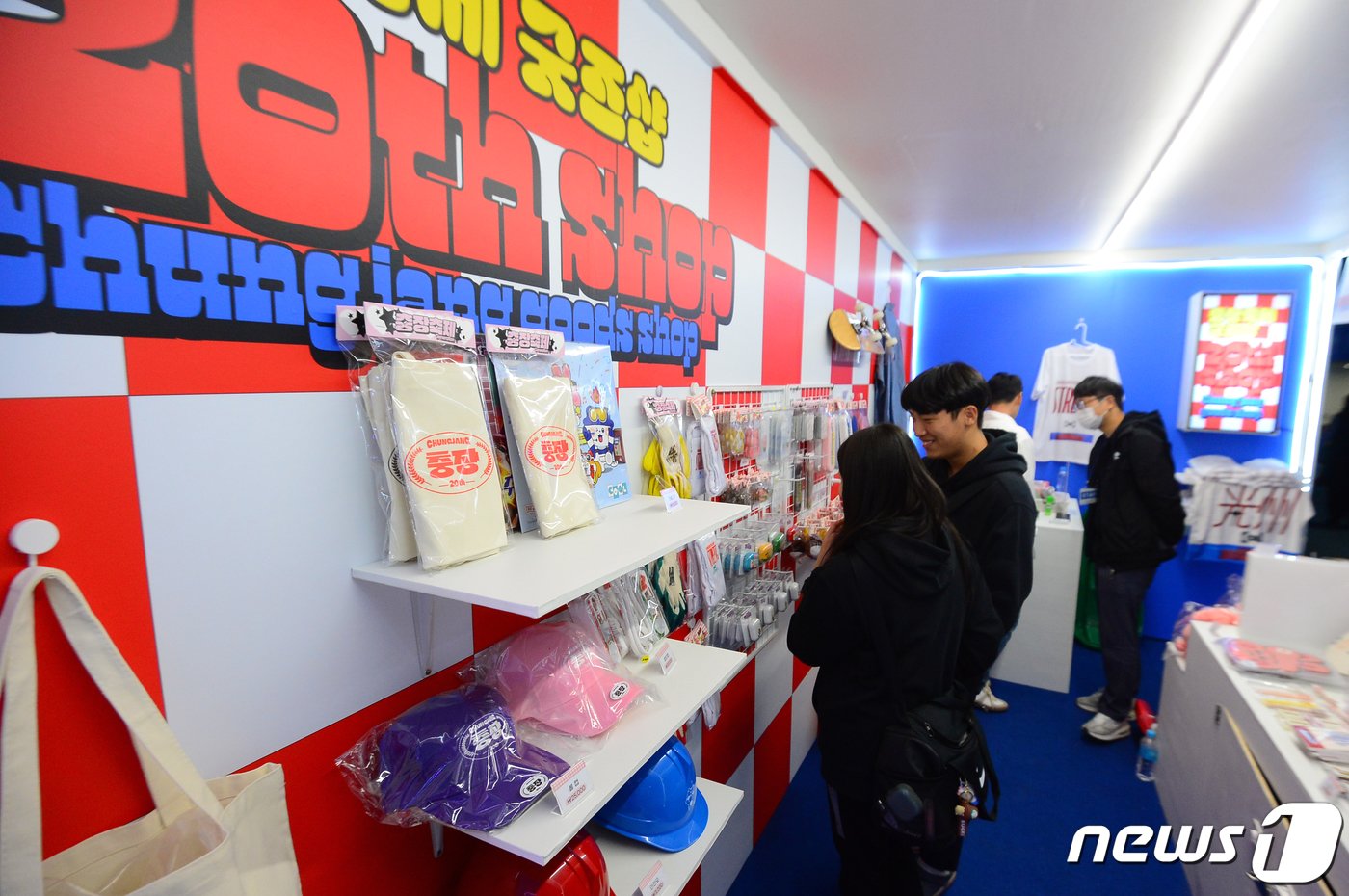 본문 이미지 - 제20회 광주 추억의 충장축제 개막날인 5일 오후 광주 동구 금남로 일대가 시민들로 붐비고 있다. 2023.10.5/뉴스1 ⓒ News1 이승현 기자