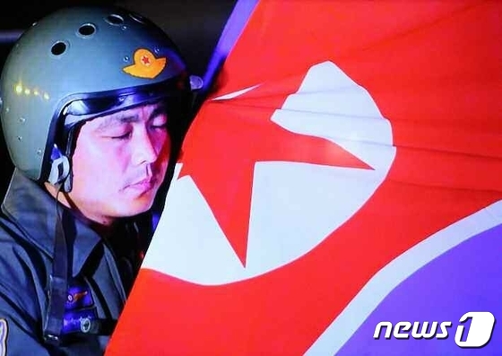 노동신문, 주민들에 애국 독려… '인공기' 부각
