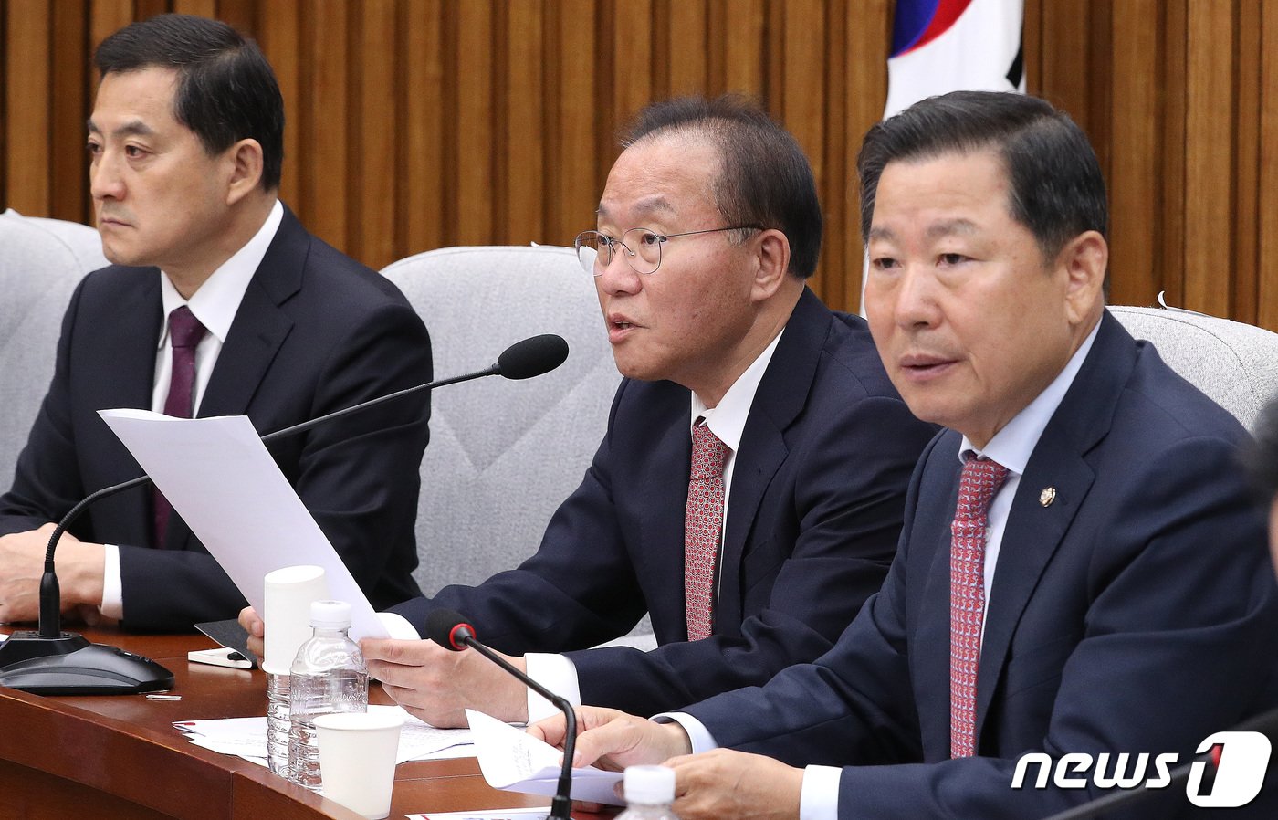 본문 이미지 - 윤재옥 국민의힘 원내대표가 6일 오전 서울 여의도 국회에서 열린 국정감사대책회의에서 발언을 하고 있다. 2023.10.6/뉴스1 ⓒ News1 임세영 기자