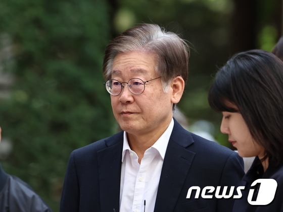 ‘대장동·위례’ 의혹 첫 재판 출석하는 이재명 대표