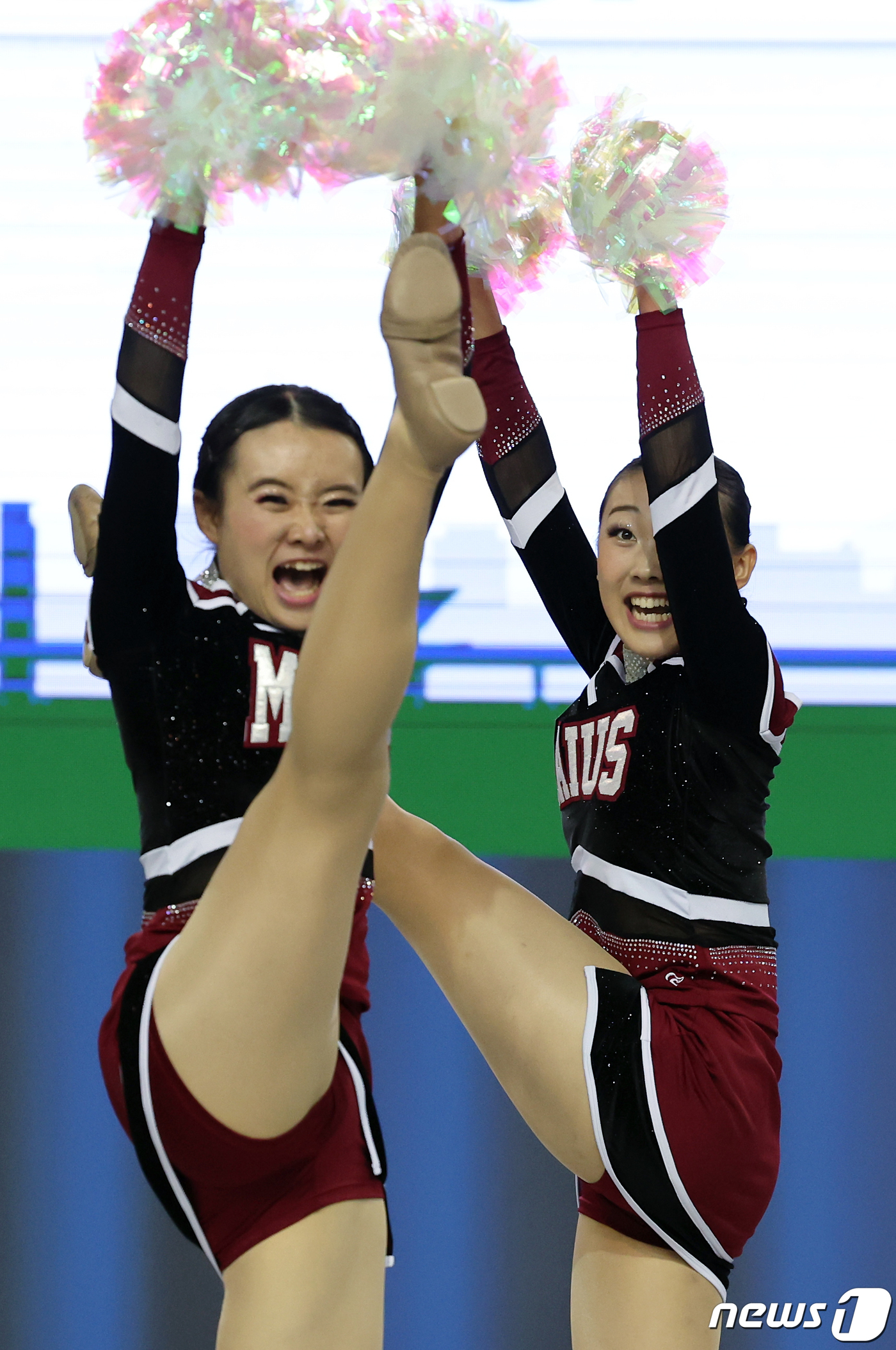 (서울=뉴스1) 박정호 기자 = 6일 서울 송파구 올림픽공원 SK핸드볼경기장에서 열린  ‘ICU 월드컵 치어리딩 서울 2023’ 2인 팜 종목에 나선 일본 선수들이 화려한 댄스를 …
