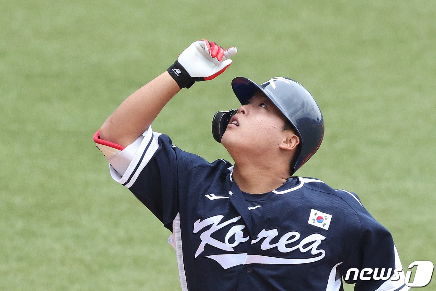 본문 이미지 - 6일 중국 항저우 인근 사오싱 야구·소프트볼 스포츠센터 1구장에서 열린 2022 항저우 아시안게임 야구 슈퍼라운드 2차전 대한민국과 중국의 경기 한국 3회초 2사 주자 없는 상황 강백호가 솔로 홈런을 친 후 베이스를 돌고 있다. 2023.10.6/뉴스1 ⓒ News1 신웅수 기자