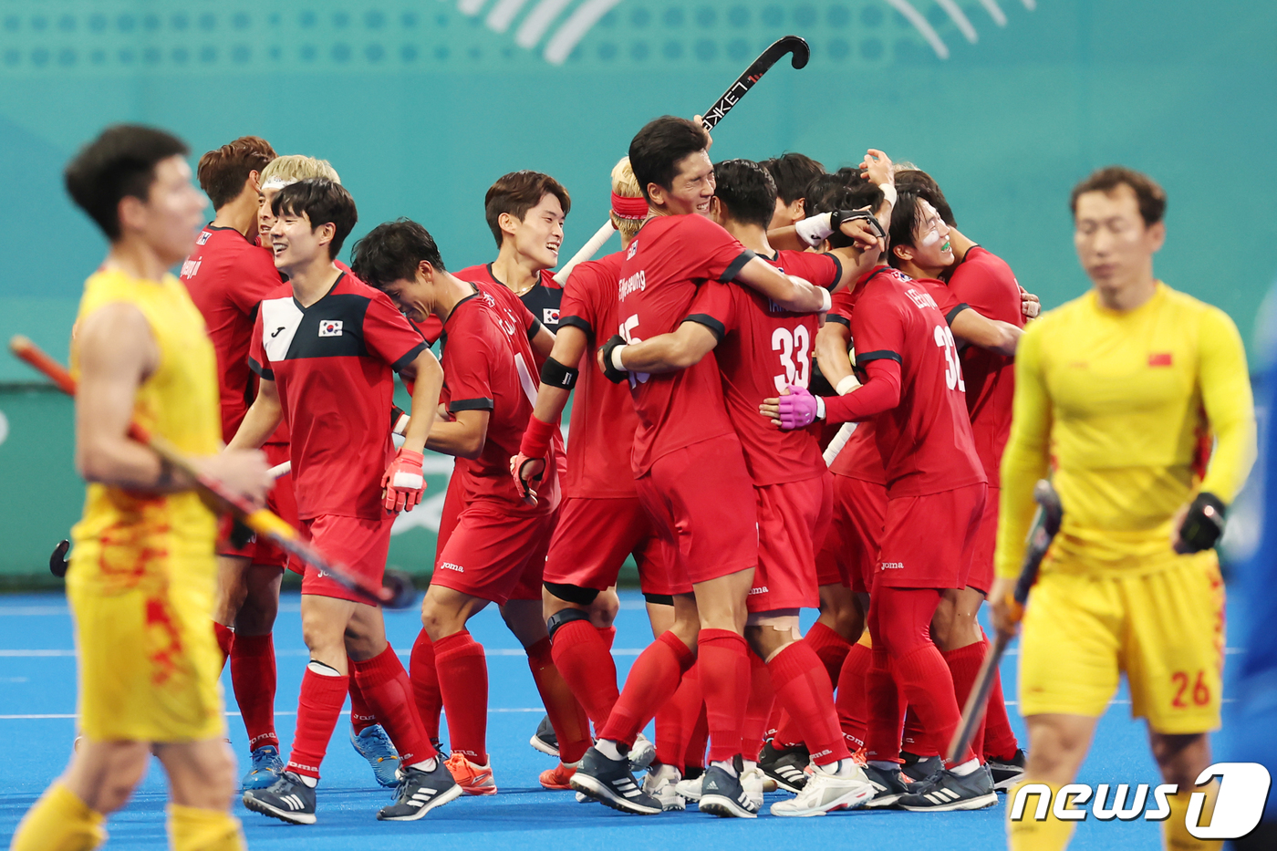 (항저우(중국)뉴스1) 민경석 기자 = 6일 오후 중국 항저우 궁수 캐널 스포츠파크 스타디움에서 열린 2022 항저우 아시안게임 남자 하키 대한민국과 중국의 동메달 결정전에서 2대 …