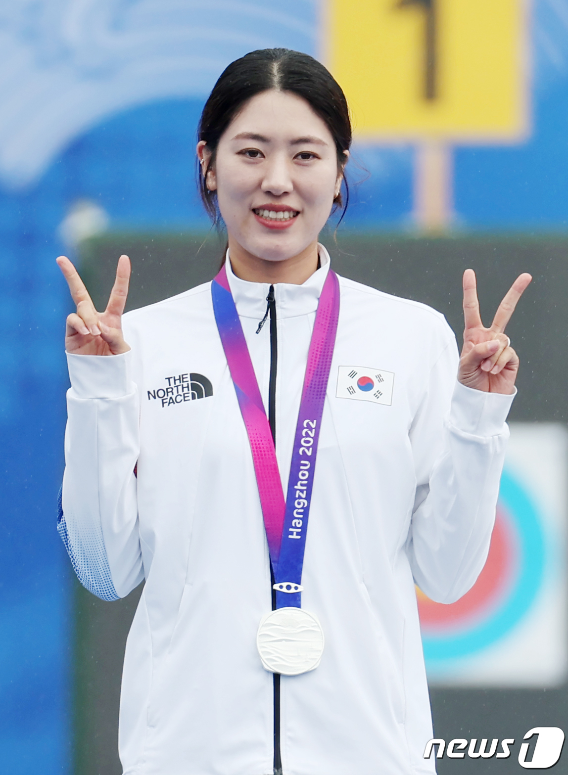 (항저우(중국)뉴스1) 민경석 기자 = 7일 오전 중국 항저우 푸양 인후 스포츠센터 양궁장에서 열린 2022 항저우 아시안게임 양궁 컴파운드 여자 개인전에서 2위를 차지해 은메달을 …