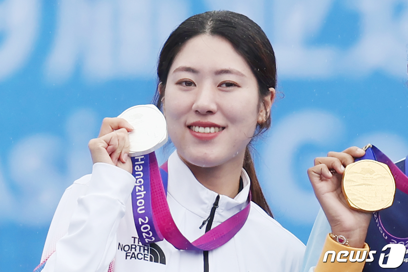 (항저우(중국)뉴스1) 민경석 기자 = 7일 오전 중국 항저우 푸양 인후 스포츠센터 양궁장에서 열린 2022 항저우 아시안게임 양궁 컴파운드 여자 개인전에서 2위를 차지해 은메달을 …