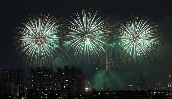 "30만원에도 광클"…스타벅스 '불꽃축제 명당 좌석' 30초 만에 매진