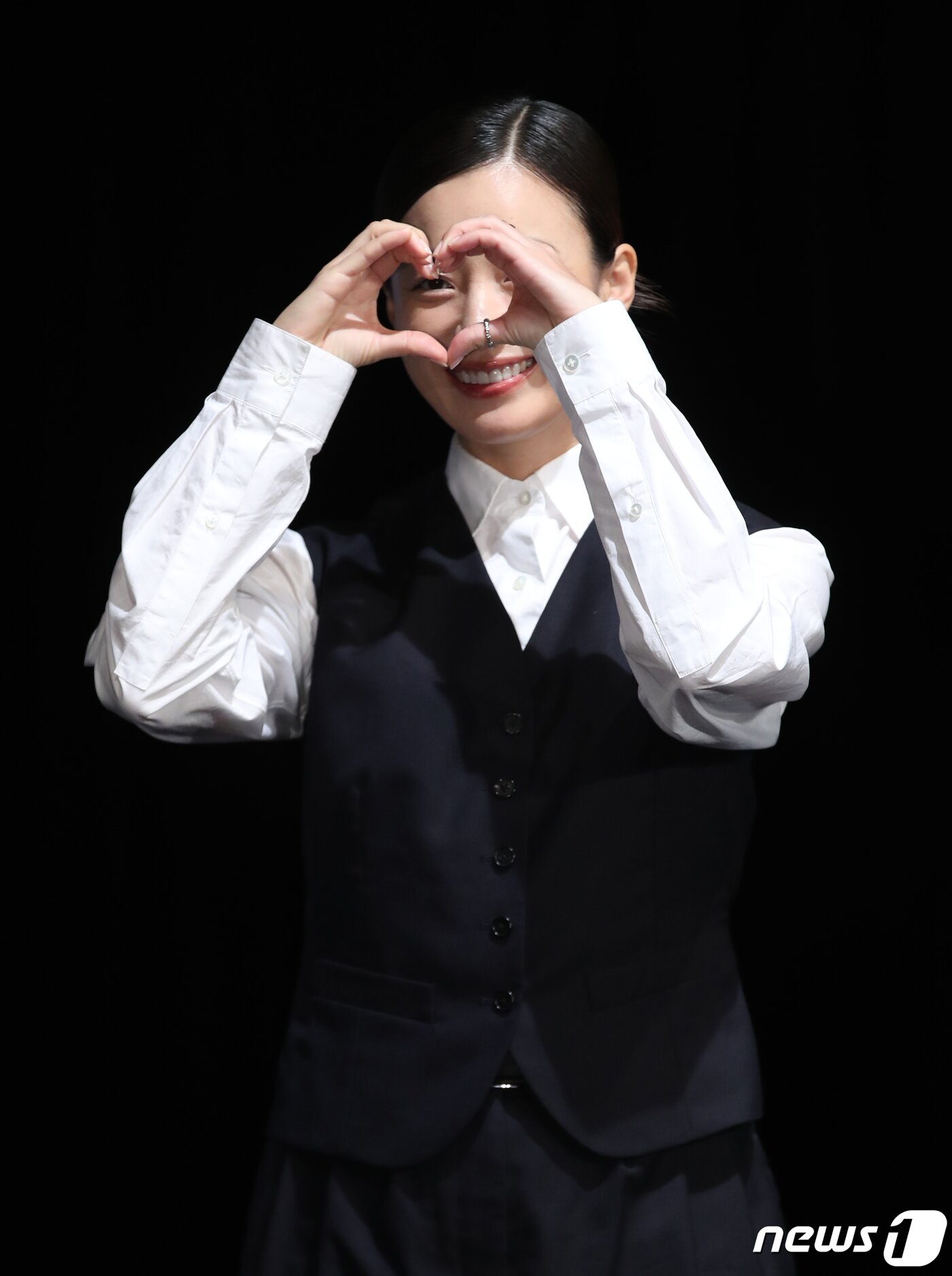 본문 이미지 - 배우 한효주가 7일 오후 부산광역시 해운대구 우동 KNN시어터에서 열린 제28회 부산국제영화제 액터스 하우스에 참석해 포즈룰 취하고 있다. 2023.10.7/뉴스1 ⓒ News1 권현진 기자