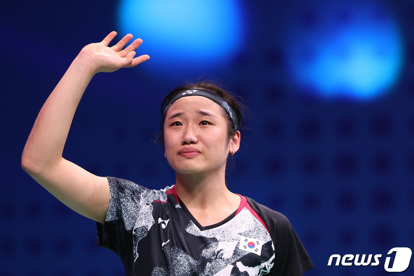 본문 이미지 - 안세영이 7일 중국 항저우 빈장체육관에서 열린 2022 항저우 아시안게임 배드민턴 여자 단식 결승 중국 천위페이와의 경기에서 스코어 2대 1로 승리해 금메달을 확정지은 후 세리머니를 하고 있다. 2023.10.7/뉴스1 ⓒ News1 신웅수 기자