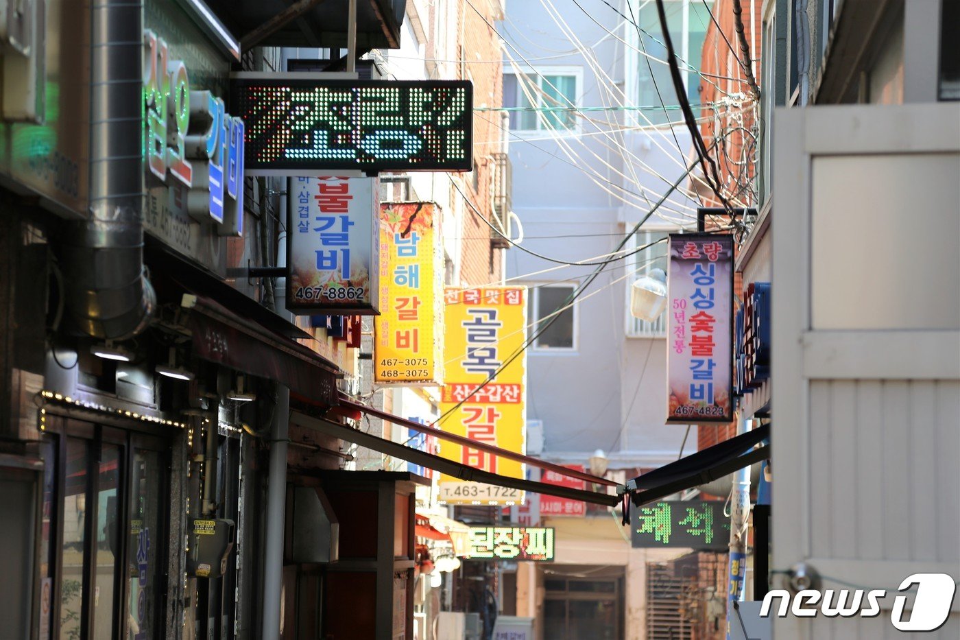 오래된 가게가 모여있는 초량동 돼지갈비 골목&#40;한국관광공사 제공&#41;