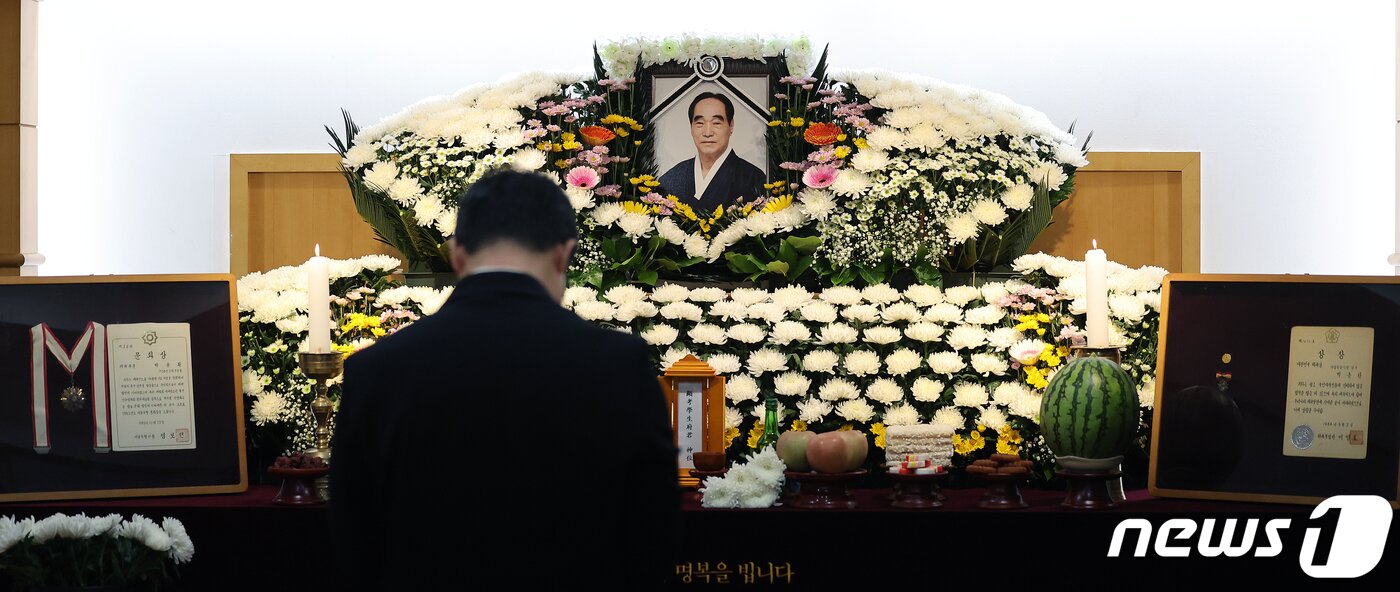 본문 이미지 - 8일 오후 서울 용산구 순천향대학교 부속 서울병원 장례식장에 멕시코 4강 신화를 쓴 ‘승부사’ 박종환 전 축구대표팀 감독의 빈소가 마련돼 있다. 대한축구협회는 ‘박종환 원로가 7일 오후 별세했다’고 이날 알렸다. 2023.10.8/뉴스1 ⓒ News1 김진환 기자