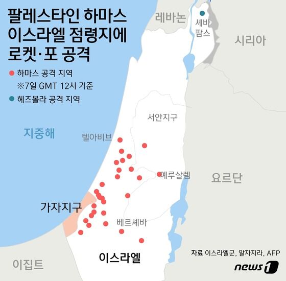 전날 가자지구를 통치하는 하마스는 '알아크사 폭풍(Al Aqsa Storm)' 작전에 따라 이스라엘 남부 지역에 로켓 수천 발을 발사했다. 또 하마스 전투원들은 육지와 해상, 공중으로 이스라엘 내 22개 마을과 군기지에 침투했고, 공중 침투의 경우 패러글라이더까지 이용했다. 전투대원들은 가자지구로 후퇴하면서 이스라엘 군인들과 민긴인들을 인질로 붙잡아갔다. 하마스의 전격적인 작전으로 이스라엘에서는 최소 300명이 사망했다고 CNN은 이스라엘 관리를 인용해 보도했다. 1973년 10월 4차 중동전쟁이 이후 최대의 사망자가 발생했다. © News1 윤주희 디자이너