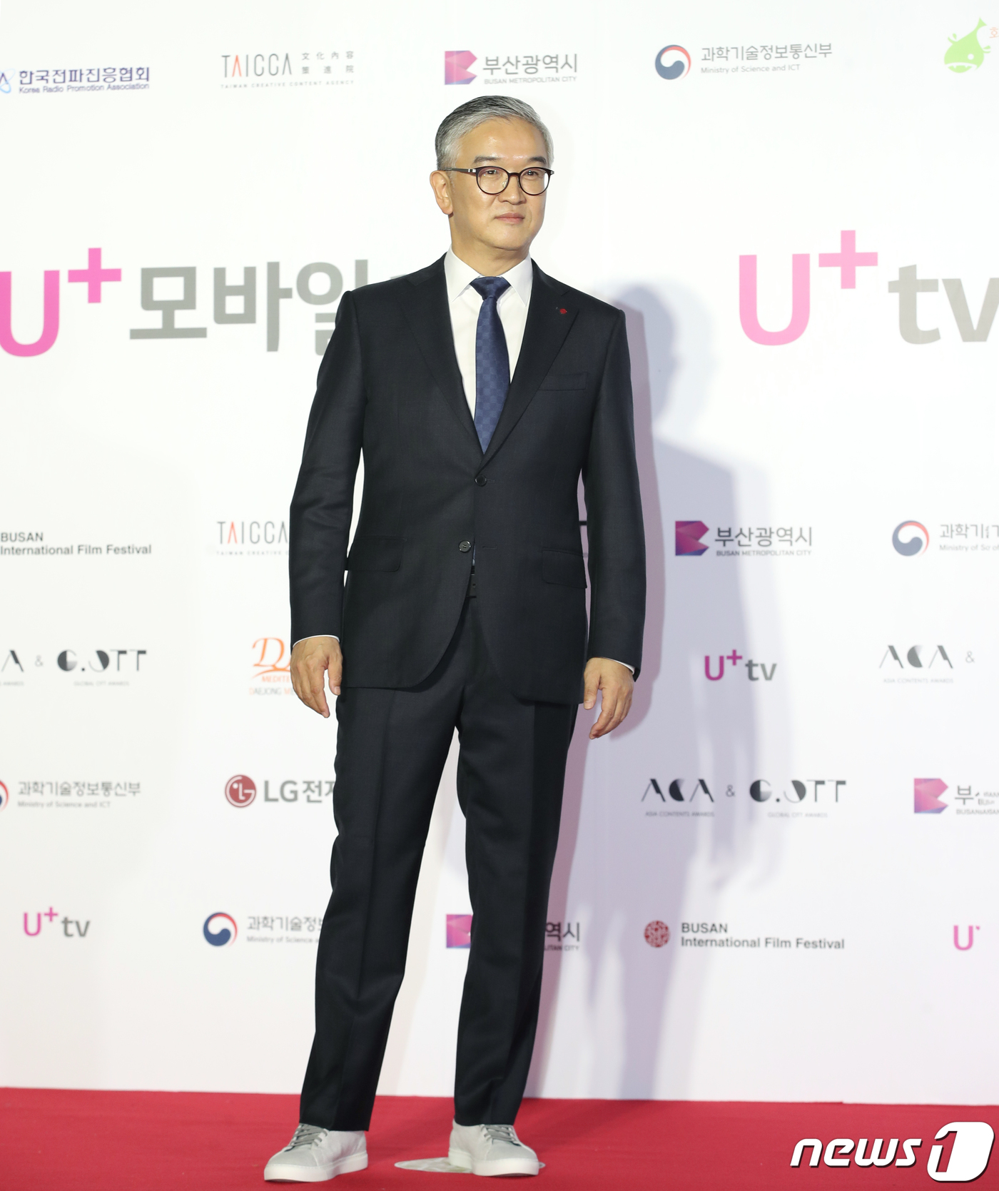 (부산=뉴스1) 권현진 기자 = 정수헌 LG유플러스 부사장이 8일 오후 부산 해운대구 영화의전당에서 제28회 부산국제영화제(28th BUSAN International Film F …