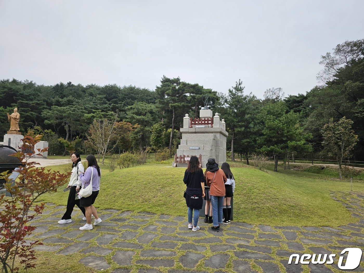 세종대왕릉을 찾은 시민들.