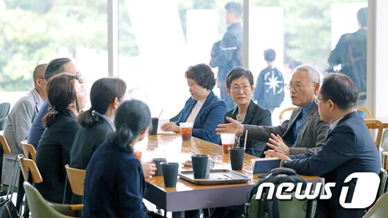 유인촌 장관, 한글박물관 직원들과 간담회