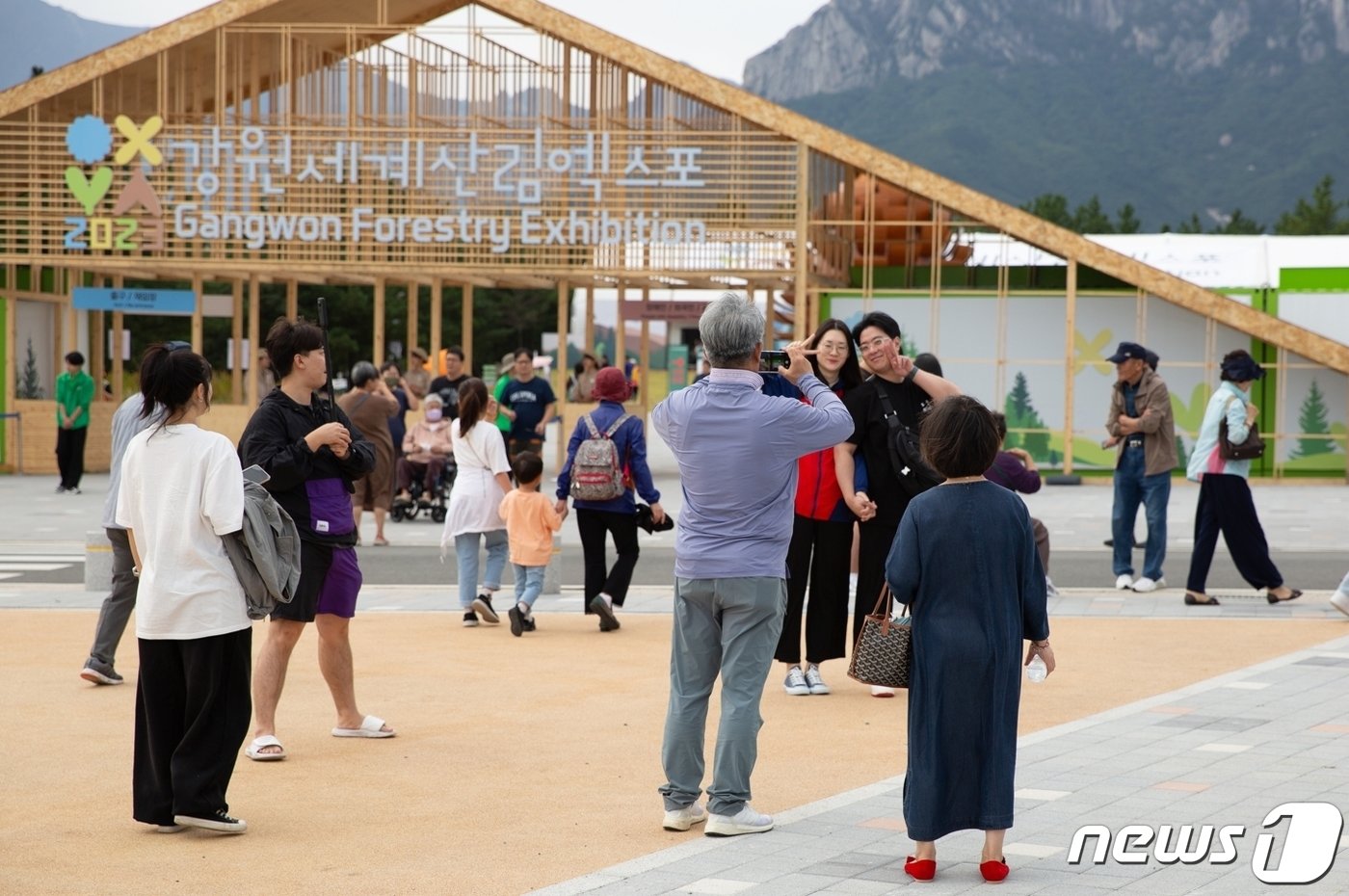 본문 이미지 - 개막 18일 만에 관람객 100만명 넘어선 2023강원세계산림엑스포.(강원세계산림엑스포조직위 제공)/뉴스1
