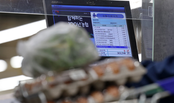 2분기 카드 337조 긁었다, 7.6% '쑥'…'온라인·백화점 쇼핑' 주도