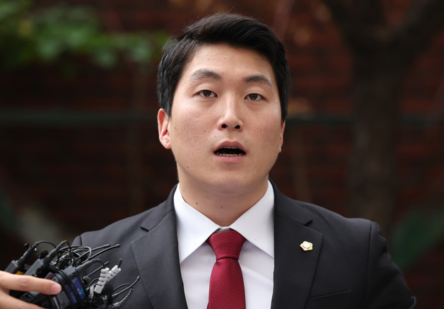 법원 "'임기 중 대체복무' 김민석 구의원, 의원직 유지"