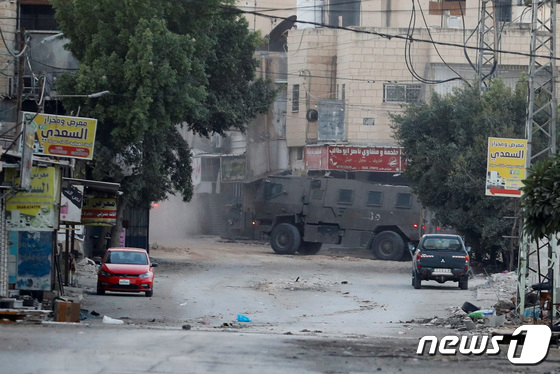 [포토] 제닌 시내 가로지르는 이스라엘 군용 차량