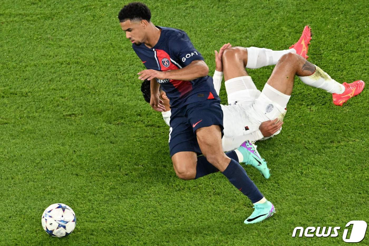 본문 이미지 - PSG 미드필더 자이르 에머리 ⓒ AFP=뉴스1