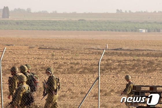 [사진] 가자 지구 인근 키부츠서 순찰하는 이스라엘 군