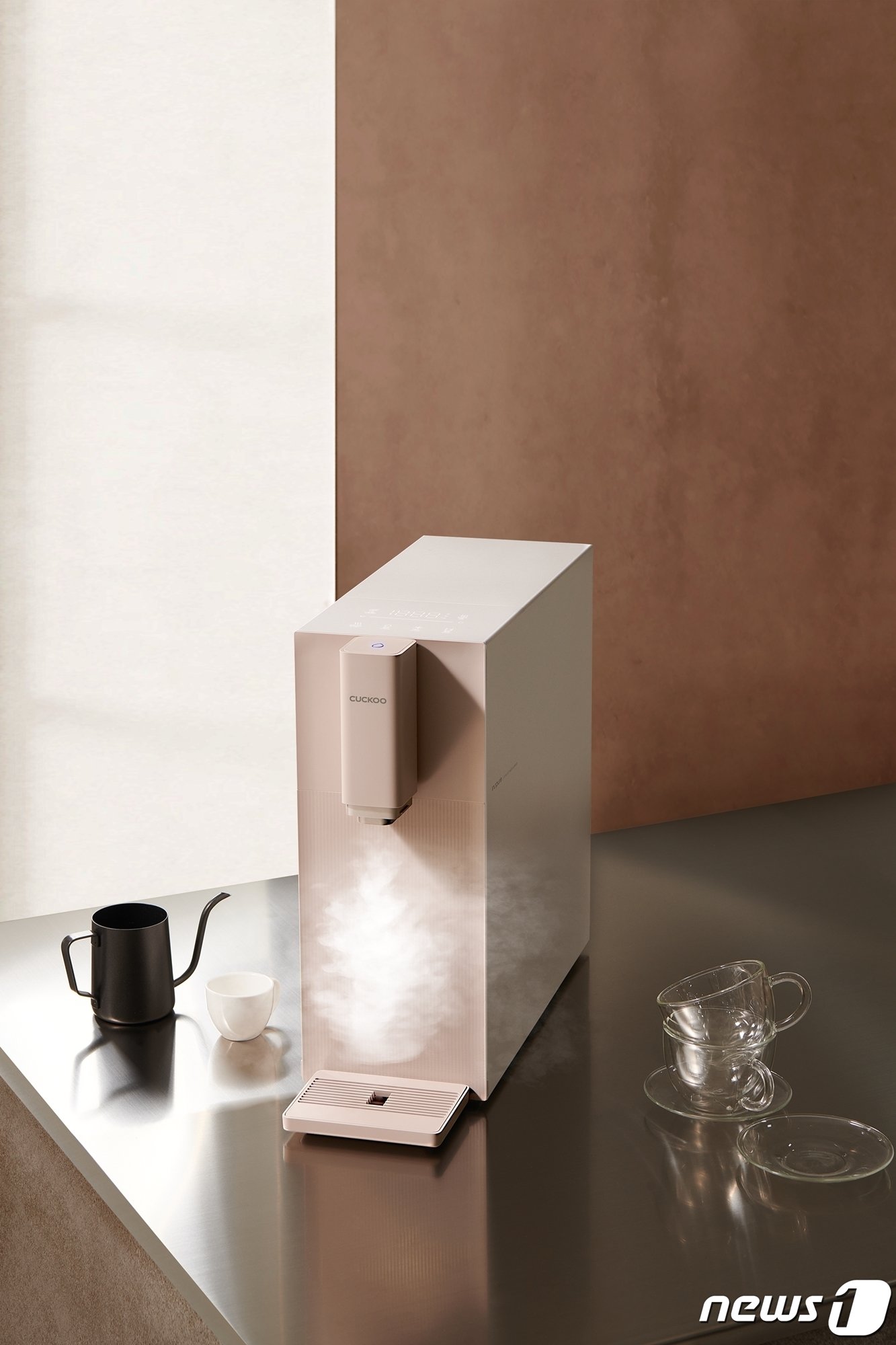 본문 이미지 - 쿠쿠 '100℃ 끓인물 정수기'(쿠쿠 제공)